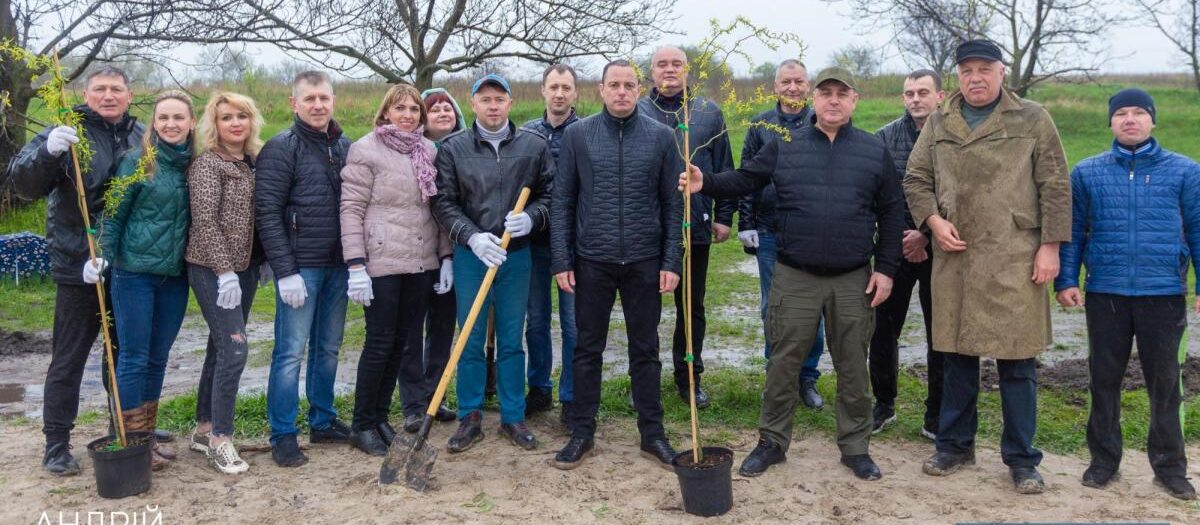 Кам'янське прийняло челендж з озеленення, на БАМі висадили понад 50 молодих дерев - ФОТО