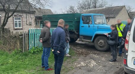 У Кам’янському районі затримали «чорних» лісорубів, що намагались дати хабаря поліційному