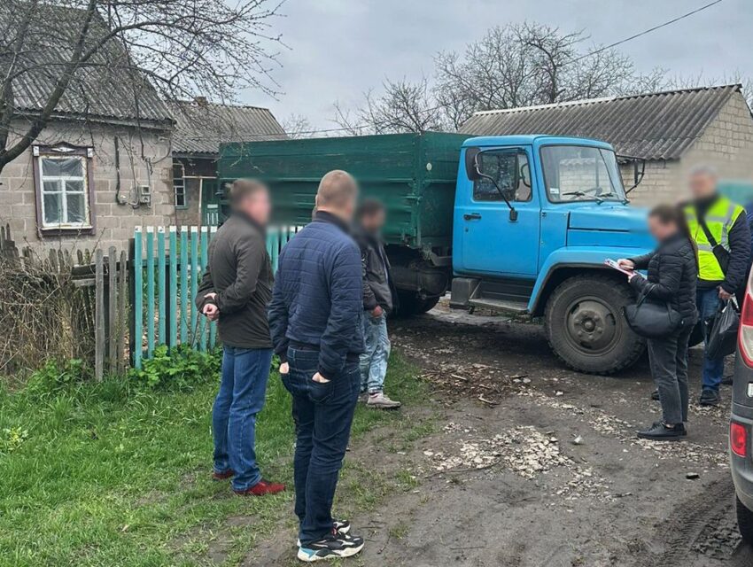 У Кам’янському районі затримали «чорних» лісорубів, що намагались дати хабаря поліційному