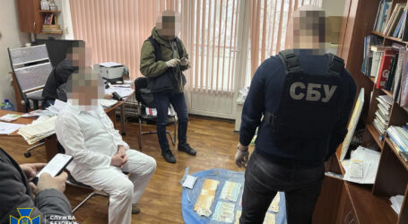 У Дніпрі директор обласного медцентру з поплічниками «заробили» мільйон гривень на безплатних операціях