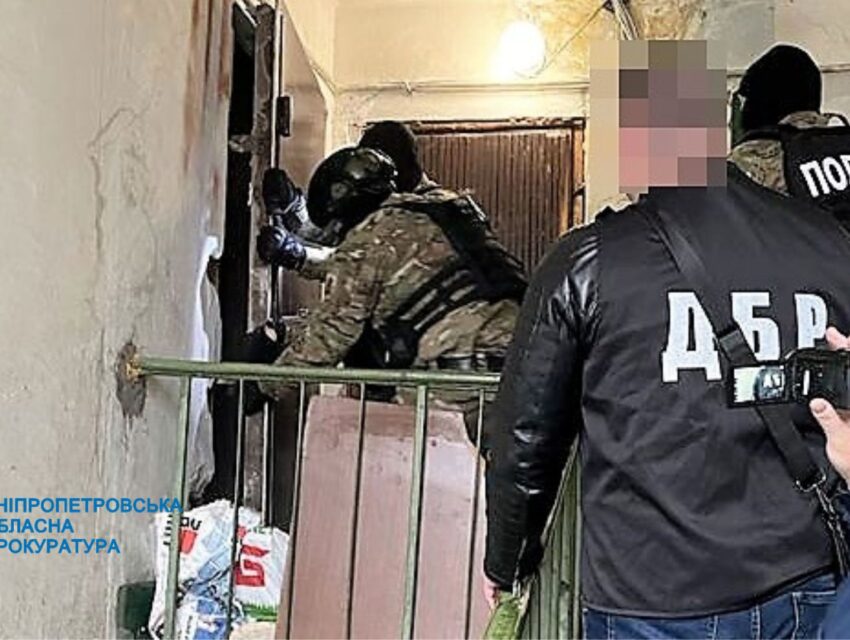 В Кам’янському злочинна група, куди входив місцевий правоохоронець, заробляла на збуті метамфетаміну 2 млн грн на місяць