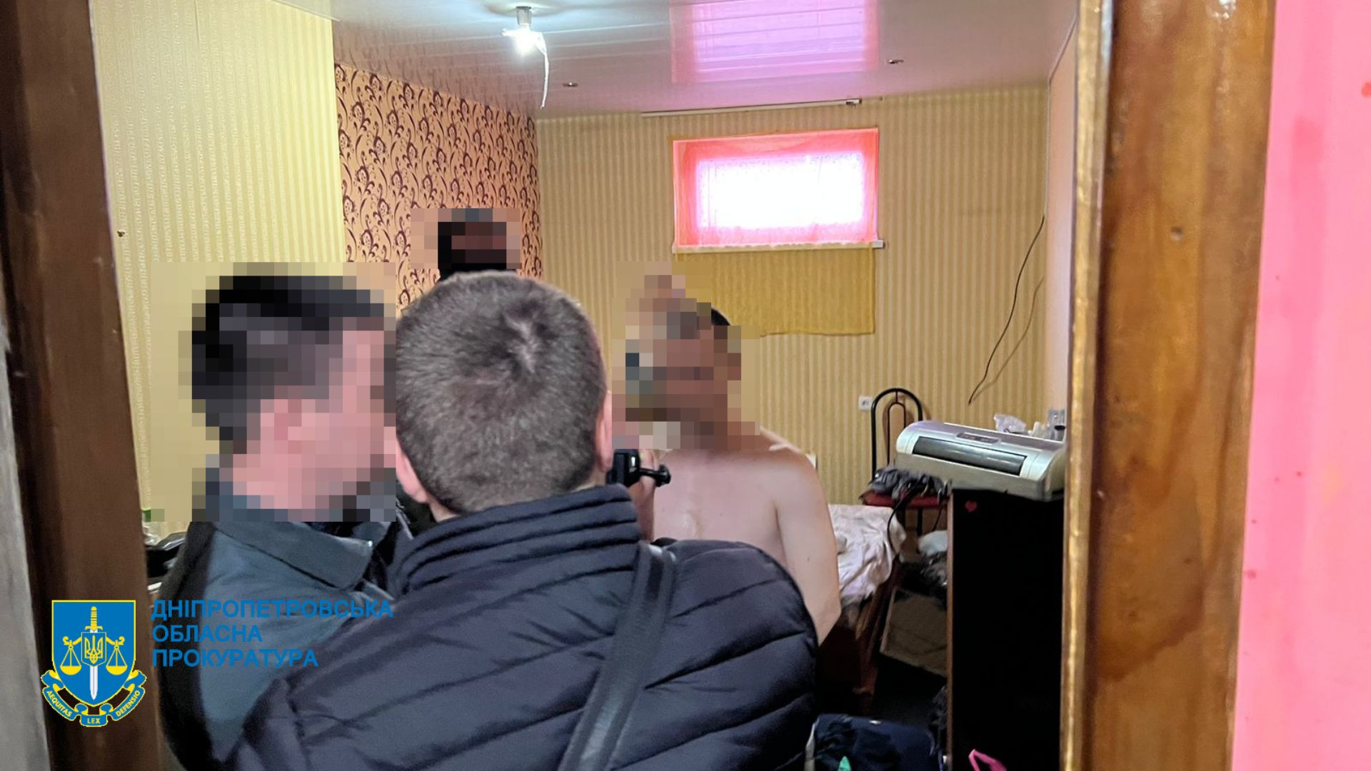 В Кам'янському злочинна група, куди входив місцевий правоохоронець, заробляла на збуті метамфетаміну 2 млн грн на місяць - ФОТО