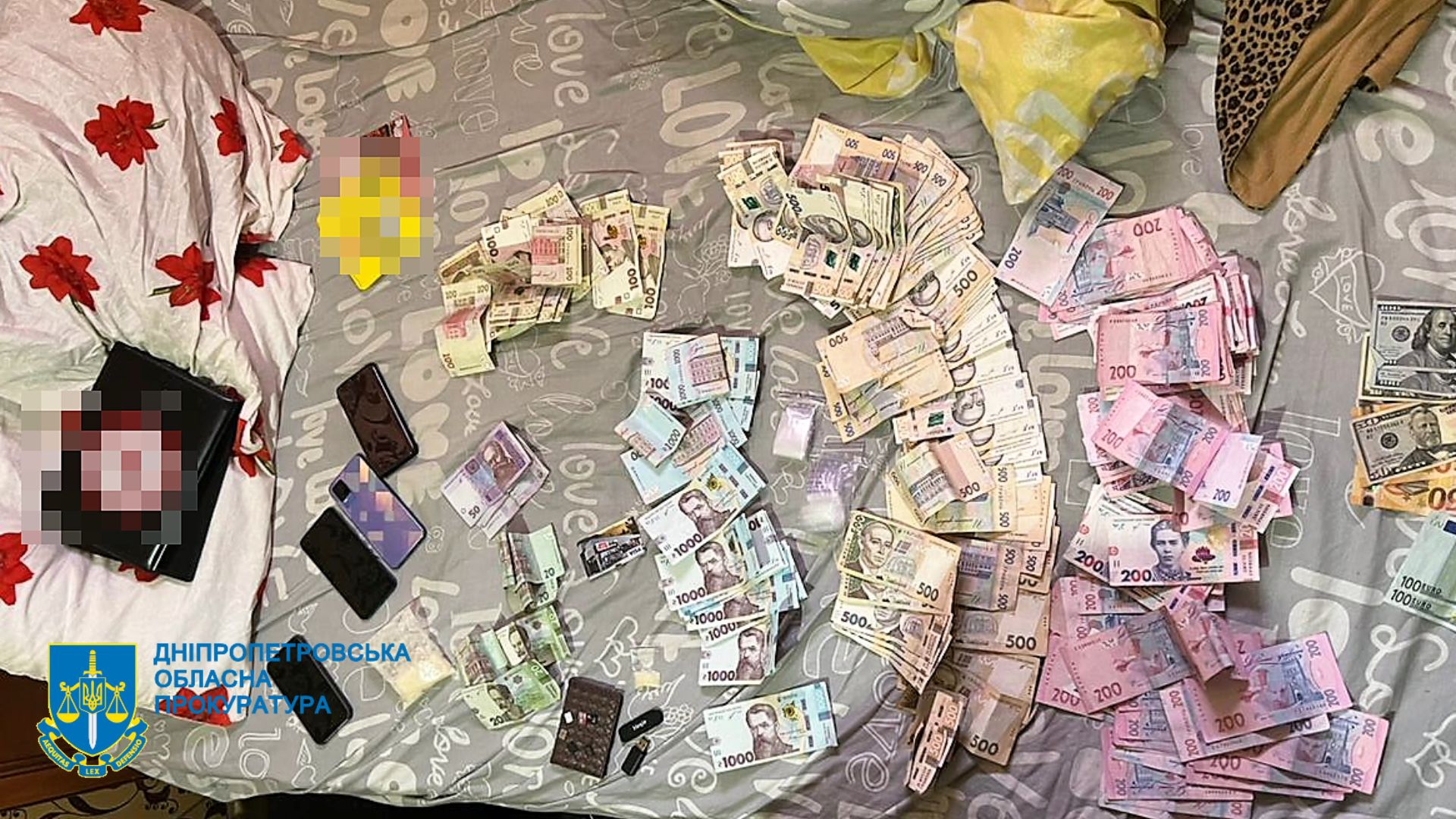В Кам'янському злочинна група, куди входив місцевий правоохоронець, заробляла на збуті метамфетаміну 2 млн грн на місяць - ФОТО