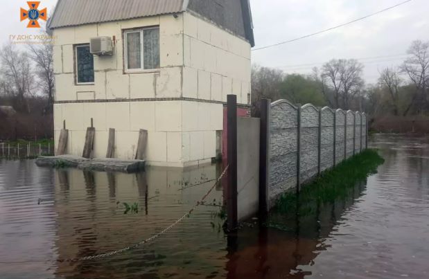 Потоп продовжується: вода затопила півострів Кривець і 148 будинків у Курилівці