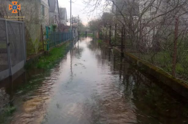 Потоп продовжується: вода затопила півострів Кривець і 148 будинків у Курилівці - ФОТО