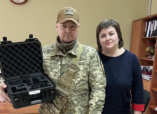 Освітяни Кам'янського продовжили марафон великодніх подарунків для військових - ФОТО