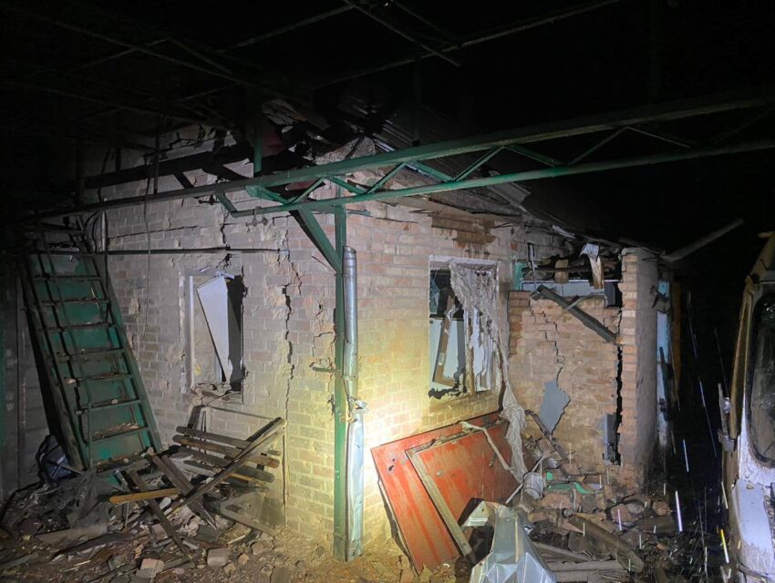 Вночі ворожі війська обстріляли Нікополь на Дніпропетровщині