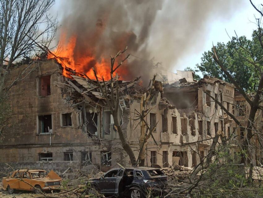 Одна людина загинула, 15 поранені в результаті сьогоднішнього ракетного удару по Дніпру