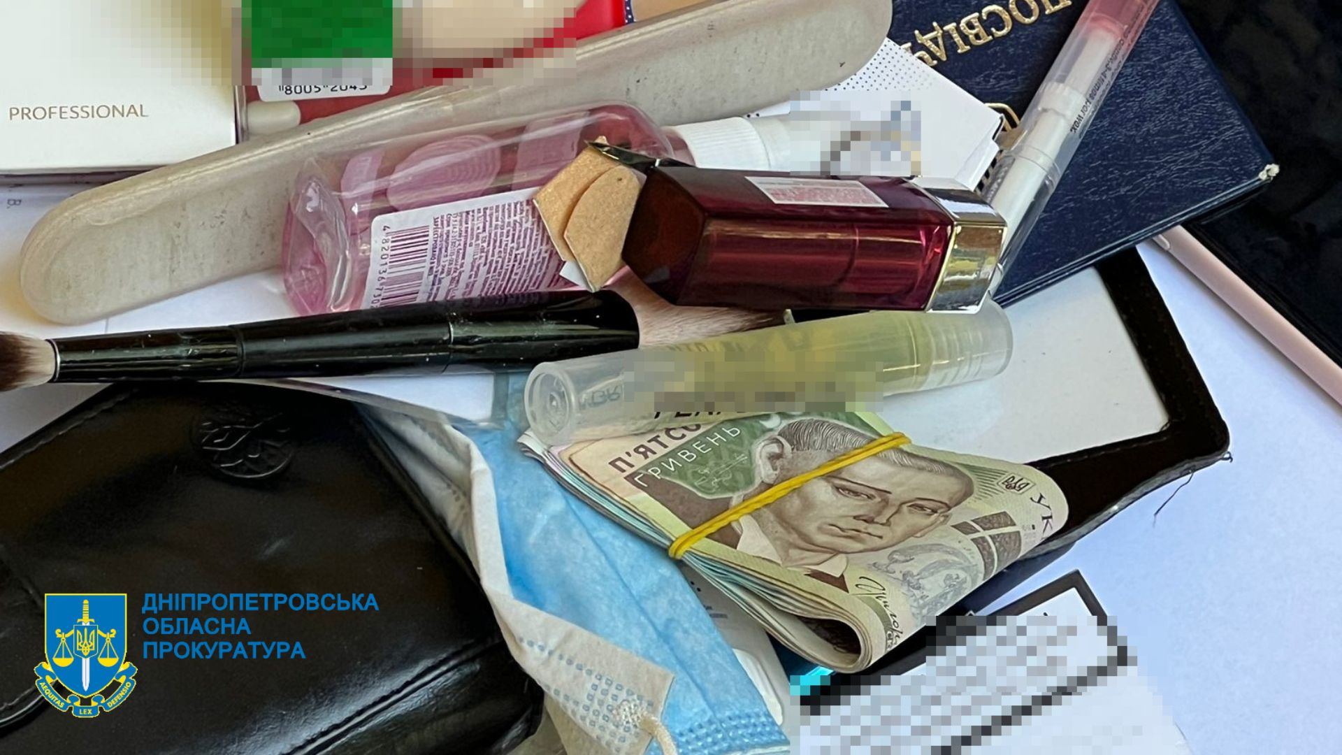 На Дніпропетровщині чиновницю підозрюють у вимаганні хабаря у волонтера - ФОТО