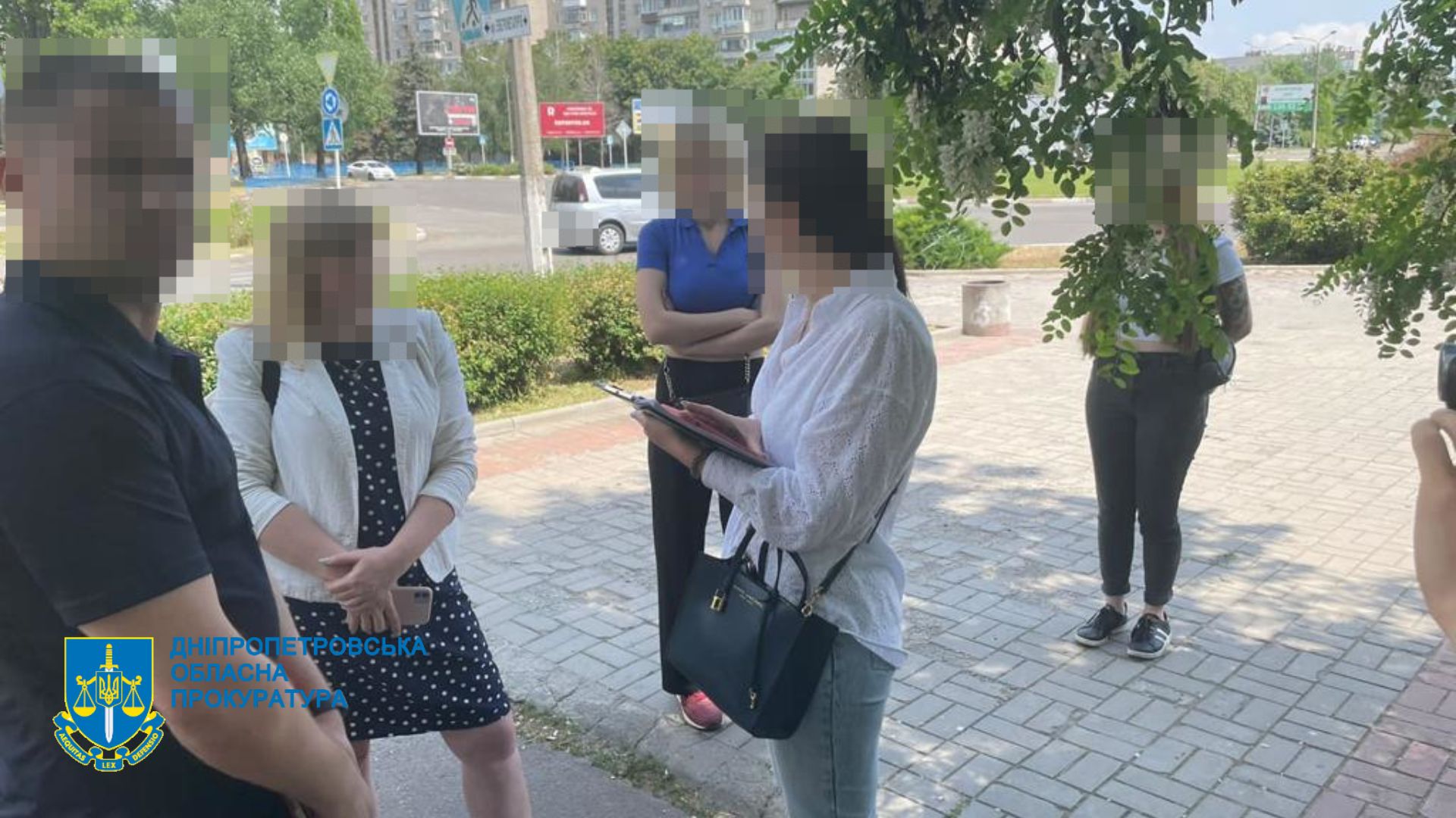 На Дніпропетровщині чиновницю підозрюють у вимаганні хабаря у волонтера - ФОТО