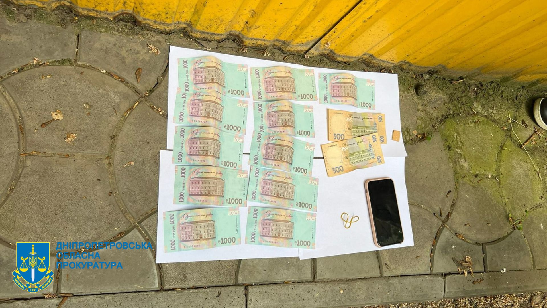 На Дніпропетровщині чиновницю підозрюють у вимаганні хабаря у волонтера - ФОТО
