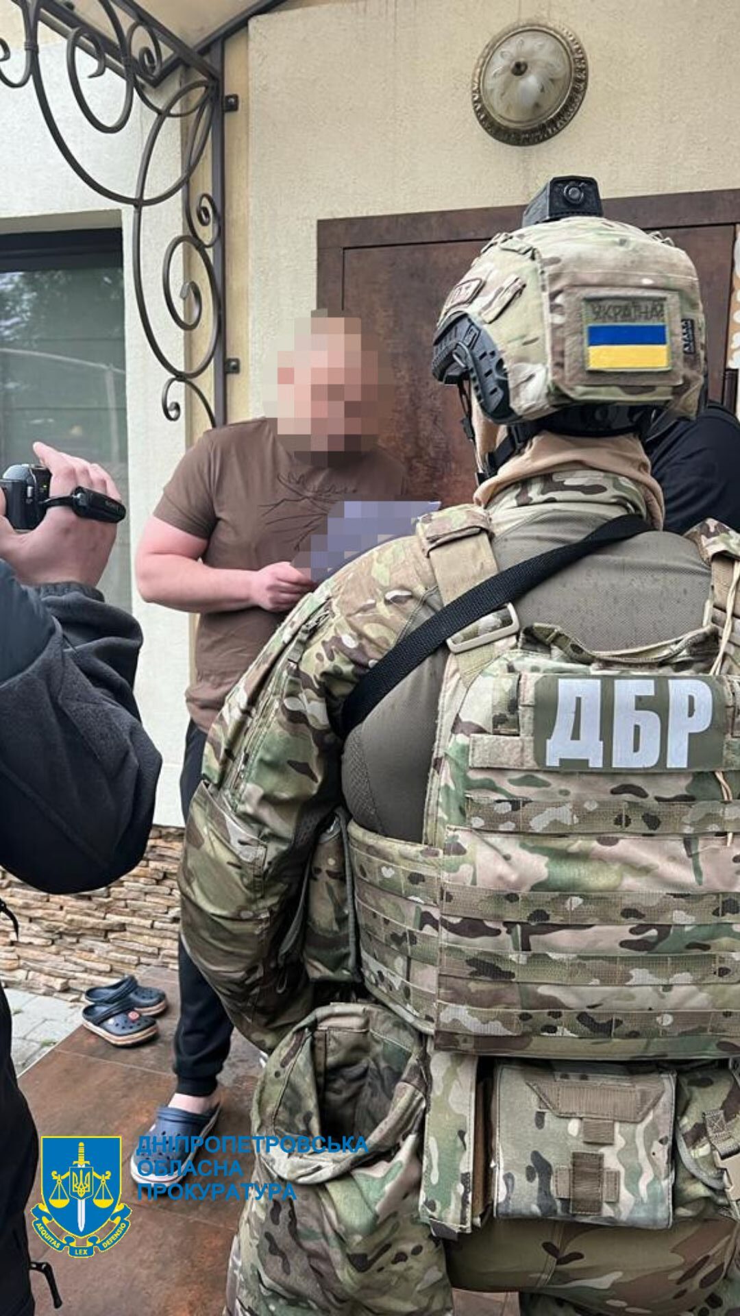 У Дніпрі правоохоронця зі спільником підозрюють у вимаганні вигаданого боргу та погрожуванні вбивством - ФОТО