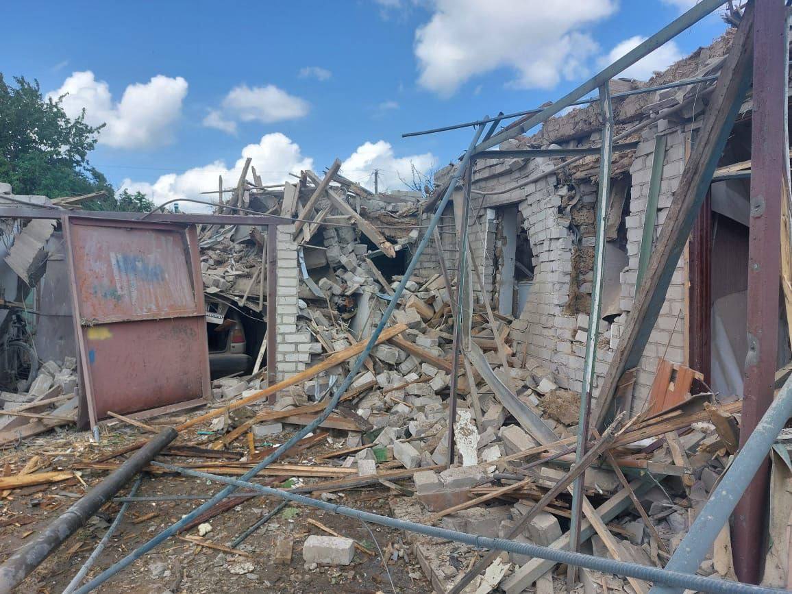 Вороги обстріляли одну з громад на Дніпропетровщині, є загиблий та поранені - ФОТО