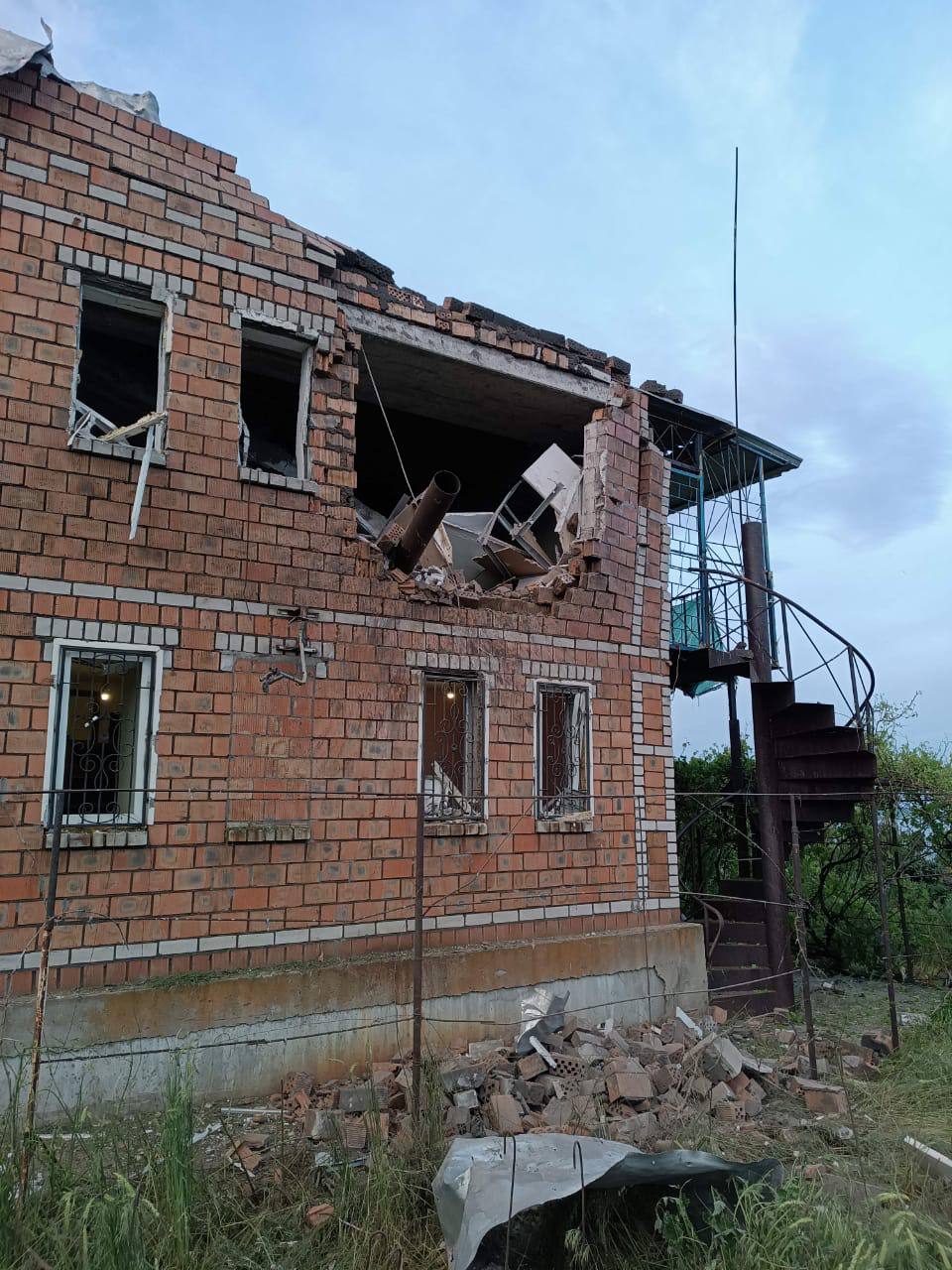 Ворог атакував Дніпропетровщину ввечері та зранку - ФОТО