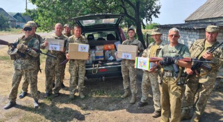 До військових вирушив черговий автомобіль від освітян Кам’янського