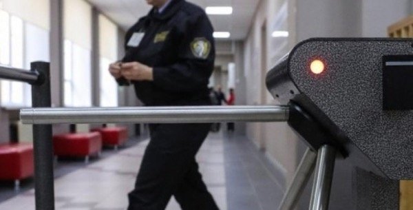 Школи в Україні включать до системи охорони поліції