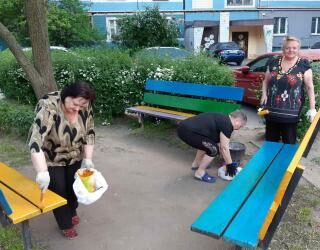 В Кам’янському триває прибирання прибудинкових територій