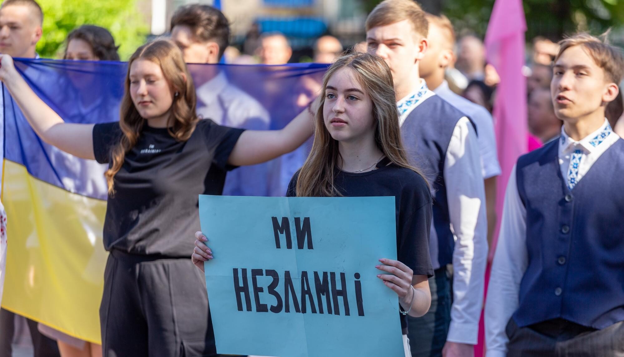 В школах Кам'янського пролунав останній дзвоник - ФОТО