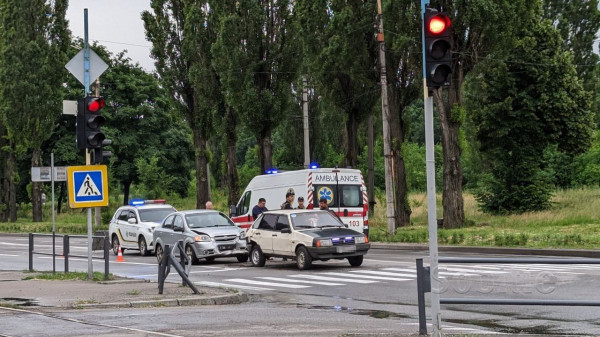 Проспект Ювілейний у Кам’янському залишається одним із самих аварійно-небезпечних у місті