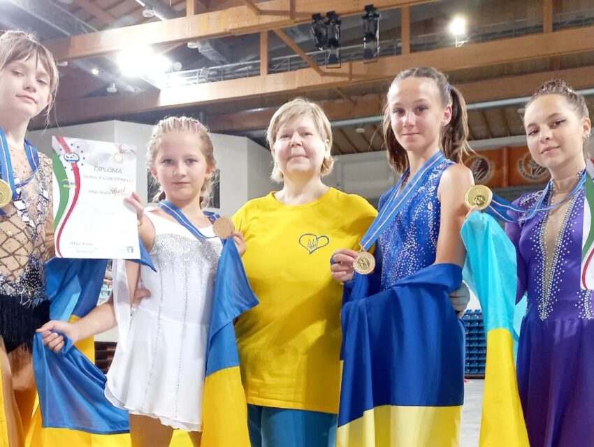 Три «золота» та одне «срібло» привезли кам`янські фігуристки з міжнародних змагань в Італії
