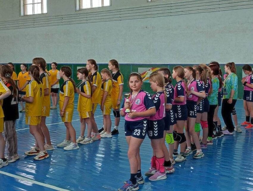 Гандболістки з Кам`янського стали четвертими на турнірі в Зіньківці