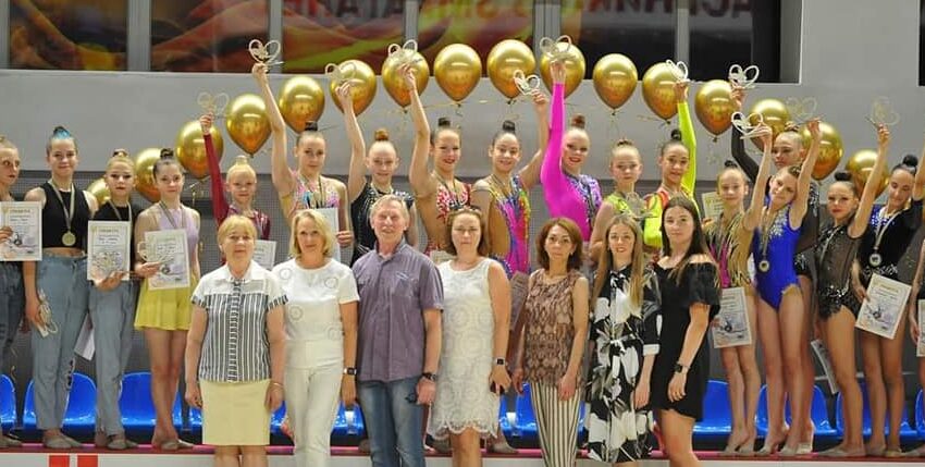 Кам`янські гімнастки зібрали кошти на авто для військових