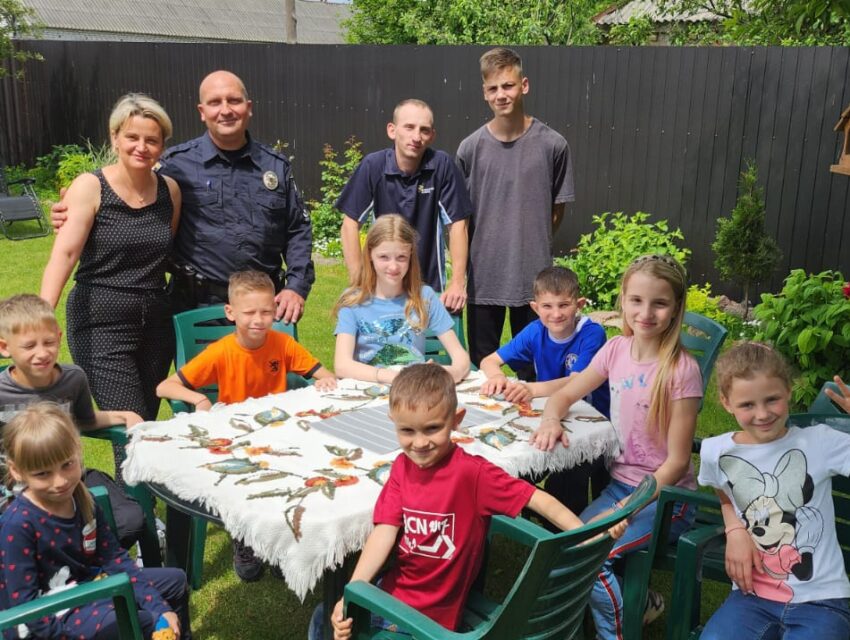 Люди з великим серцем: історія родини Гордієнко з Дніпропетровщини, що стали батьками для 22 дітей