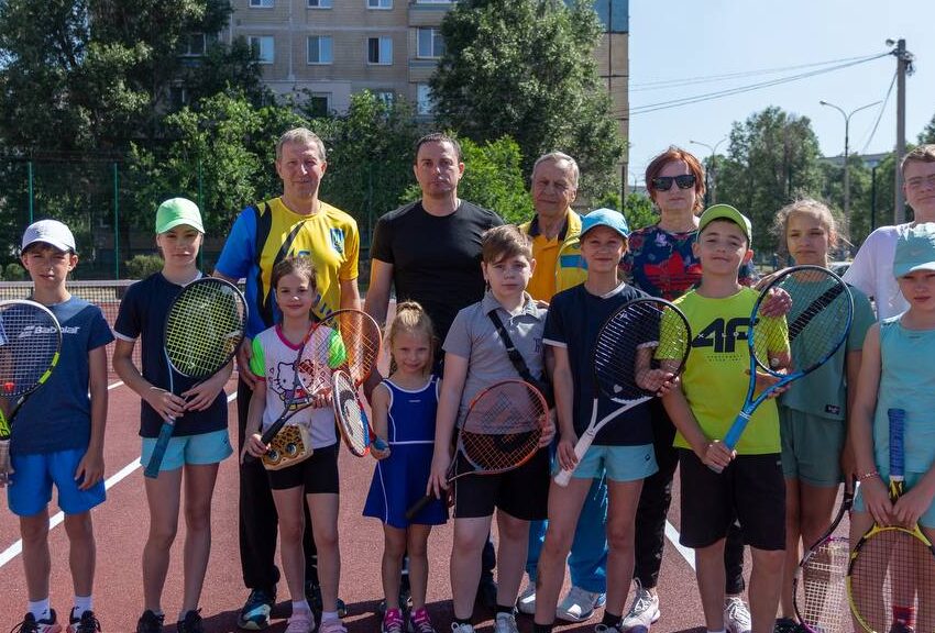 На Лівобережжі Кам’янського відкрили тенісні корти