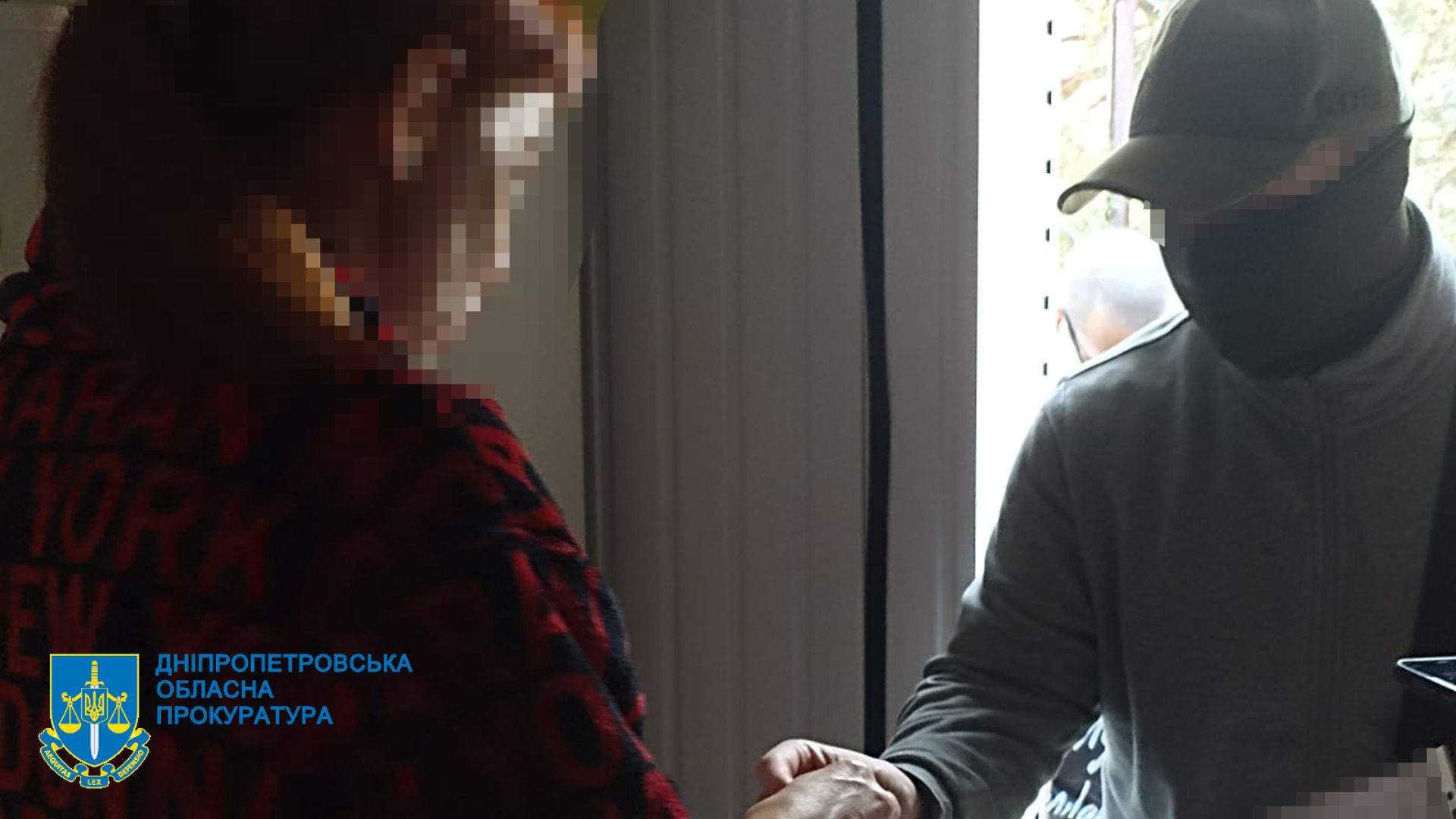 Чиновниць з міськради Дніпра підозрюють у розтраті 3 млн грн бюджетних коштів на закупівлю непридатних шкільних меблів - ФОТО
