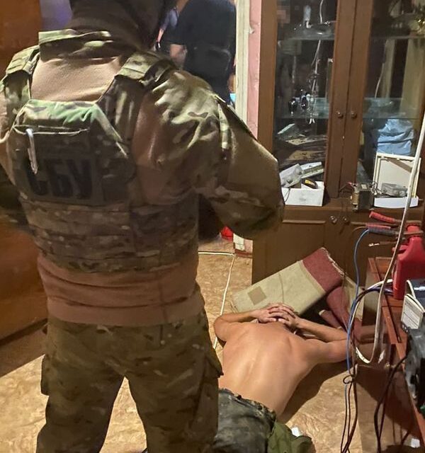 На Дніпропетровщині злочинна група “під дахом” правоохоронців заробляла півтора мільйона гривень на місяць, збуваючи метамфетамін