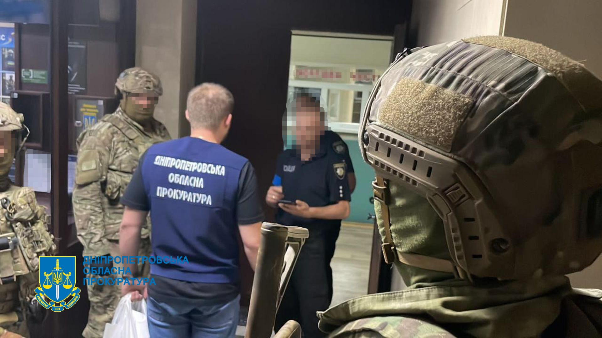На Дніпропетровщині злочинна група "під дахом" правоохоронців заробляла півтора мільйона гривень на місяць, збуваючи метамфетамін - ФОТО