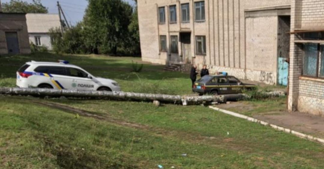 У Кам’янському суд виніс вирок хлопцю, який вдарив ножем поліційного - ФОТО