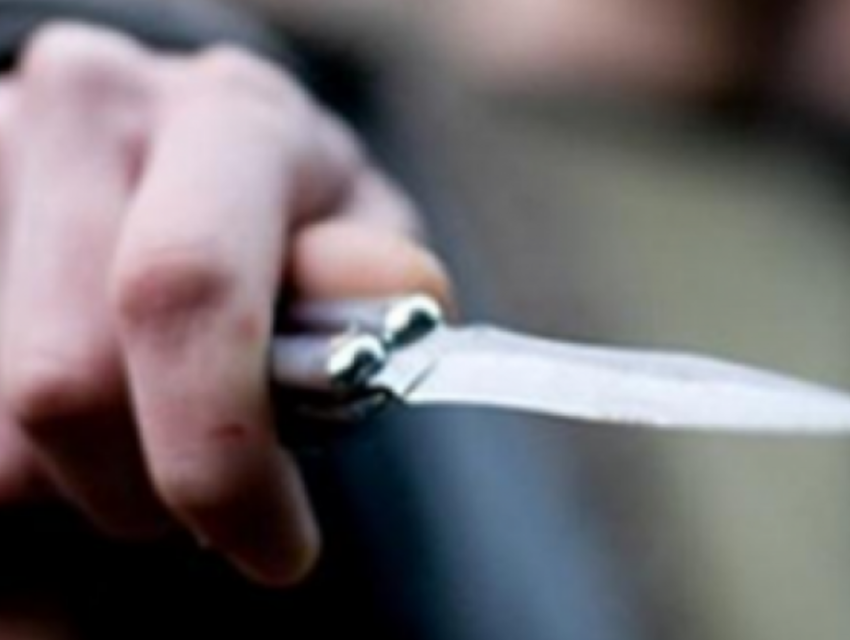 У Кам’янському суд виніс вирок хлопцю, який вдарив ножем поліційного