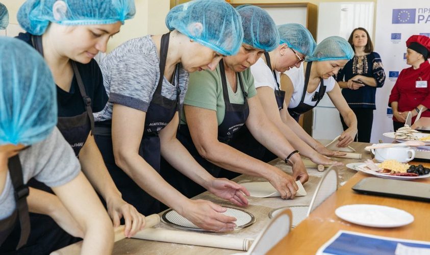 Майже 900 переселенців знайшли роботу на Дніпропетровщині з початку року