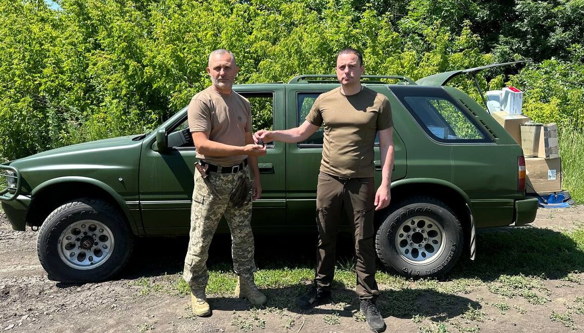 Чергова автівка від Кам'янського поїхала до військових на Схід України - ФОТО