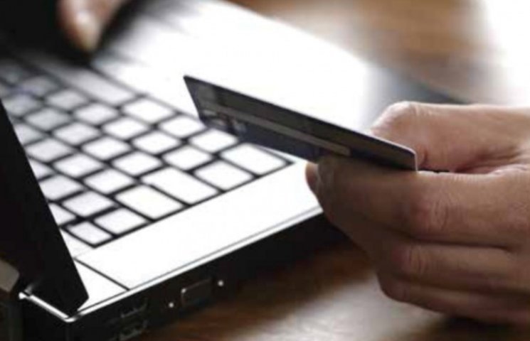 На Дніпропетровщині шахрай ошукував людей, продаючи товари для військових