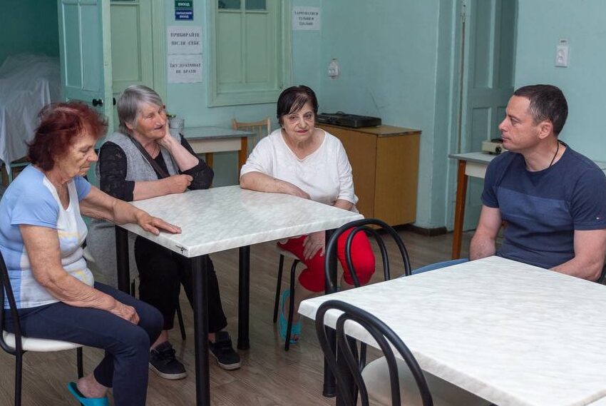 Мер Кам’янського поспілкувався с переселенцями, що мешкають у терцентрі на Дніпробуді
