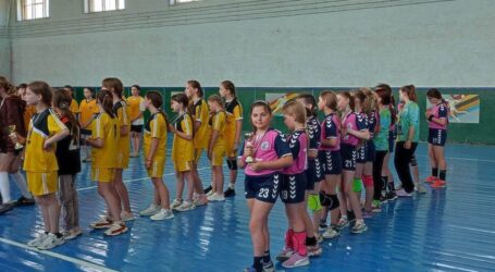 Гандболістки з Кам`янського стали четвертими на турнірі в Зіньківці
