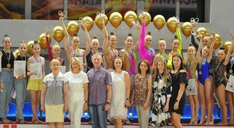 Кам`янські гімнастки зібрали кошти на авто для військових