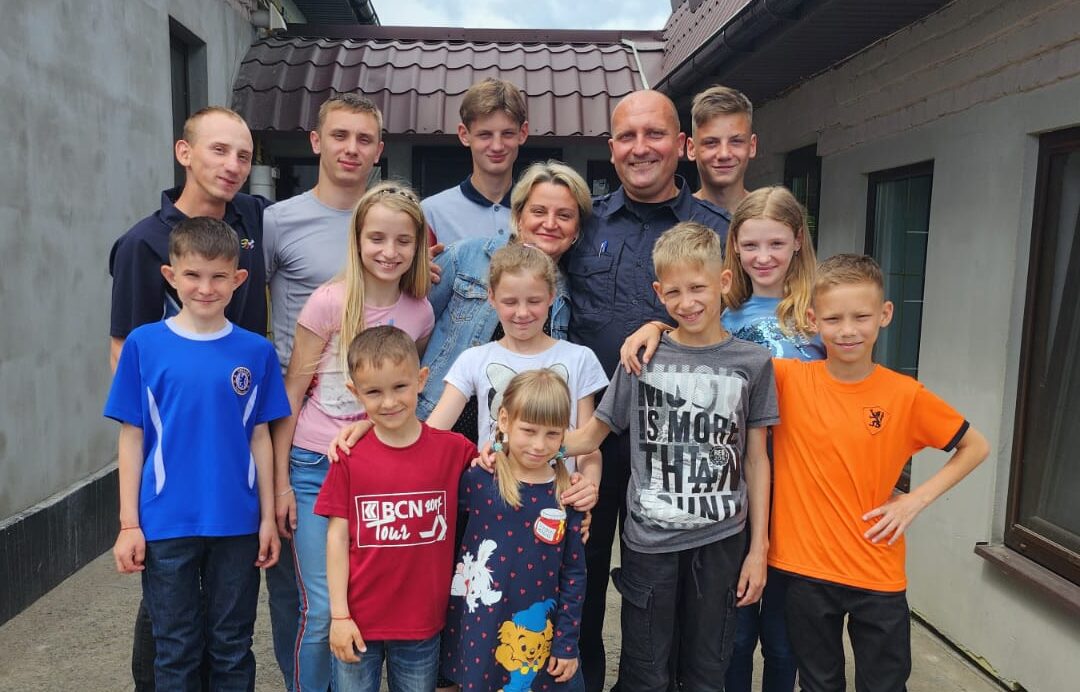 Люди з великим серцем: історія родини Гордієнко з Дніпропетровщини, що стали батьками для 22 дітей - ФОТО