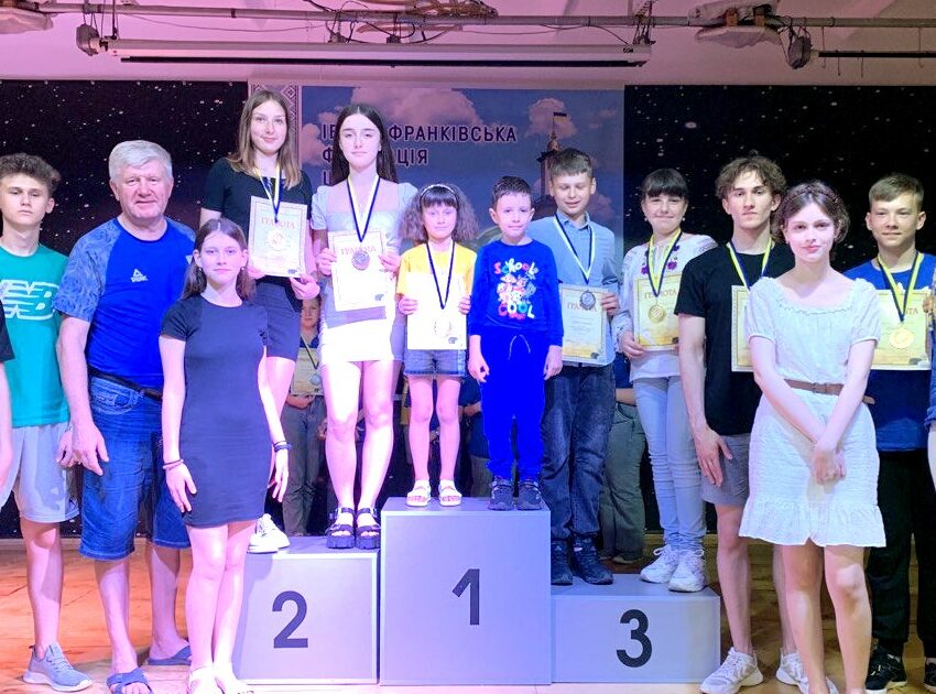 Тріумвірат родини Губарєвих з Кам`янського переміг на шашковому чемпіонаті України