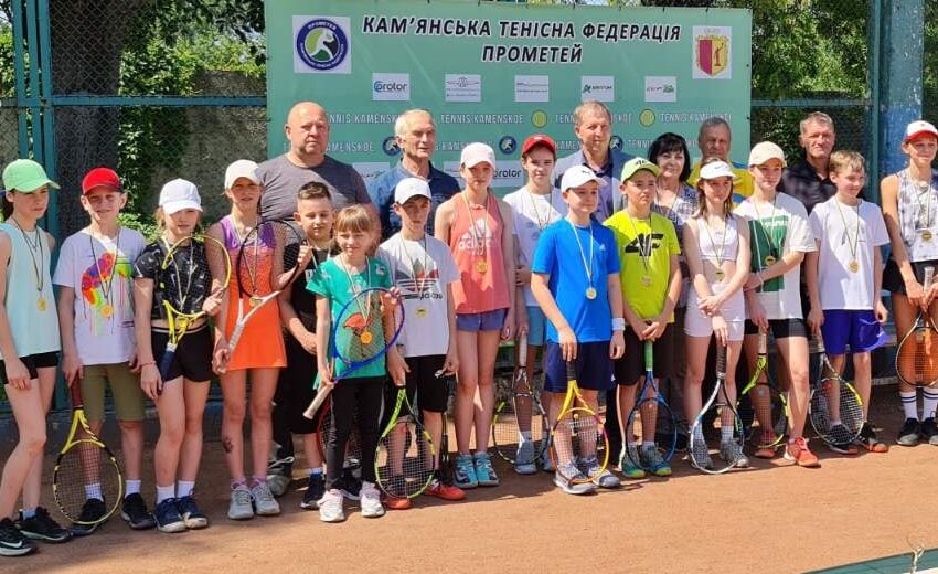 В Кам`янському стартував літній тенісний сезон