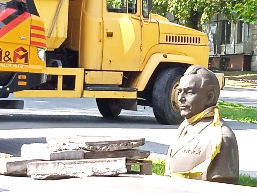В Кам’янському демонтують погруддя Леоніда Брежнєва