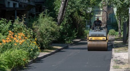 В Кам’янському триває ремонт доріг у дворах будинків