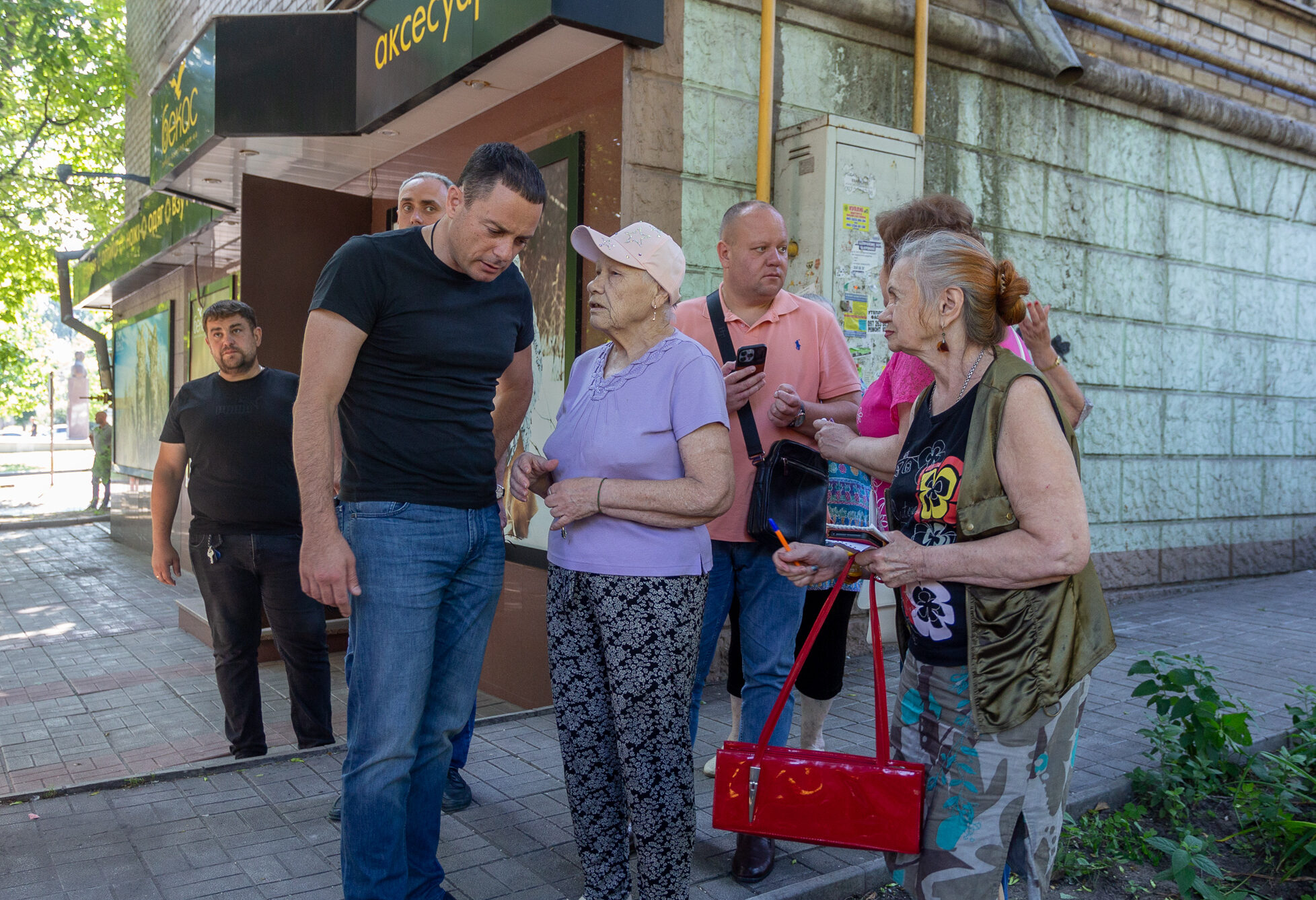 У Кам’янському продовжуються ремонти доріг у дворах багатоквартирних будинків - ФОТО