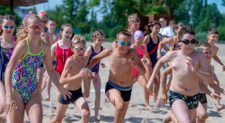 В Кам’янському на спортивному заході на Набережній Дніпробуду плавали, стрибали та збирали кошти для військових