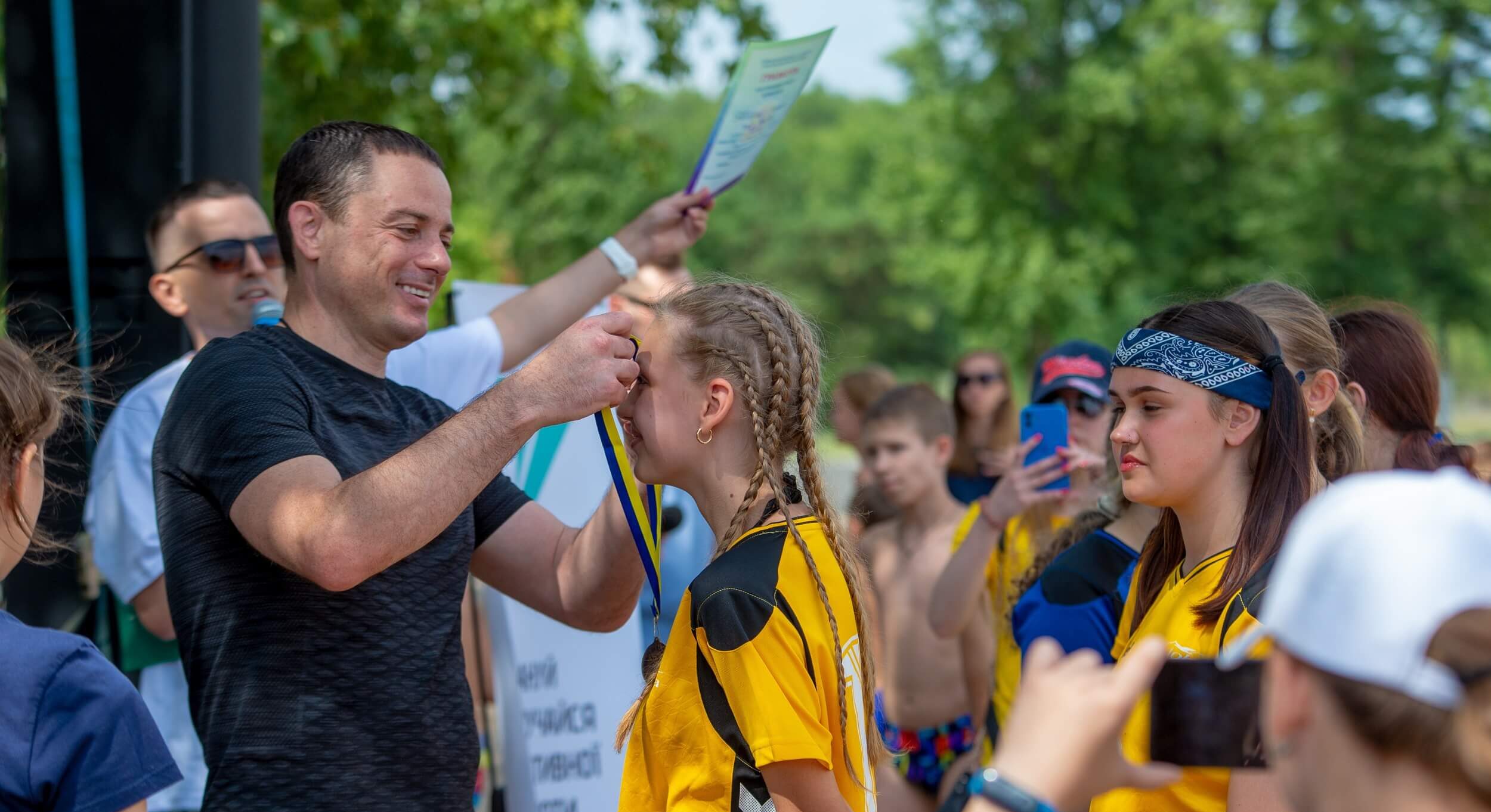 В Кам'янському на спортивному заході на Набережній Дніпробуду плавали, стрибали та збирали кошти для військових - ФОТО