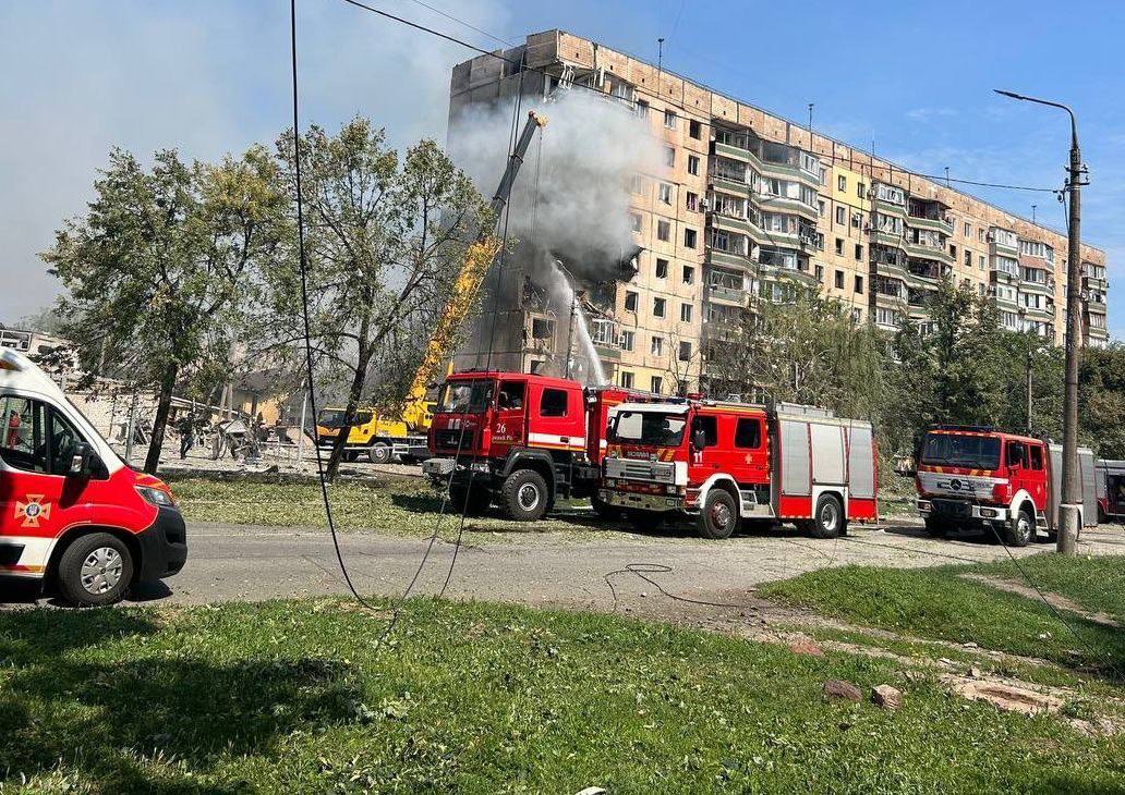 Від ракетного удару по Кривому Рогу попередньо двоє людей загинули, понад 30 постраждалі - ФОТО