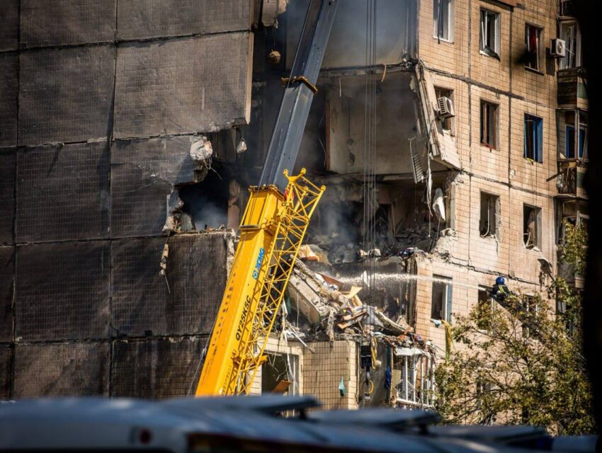 Останні дані наслідків ракетної атаки по Кривому Рогу: шість людей загинули, понад 70 постраждали