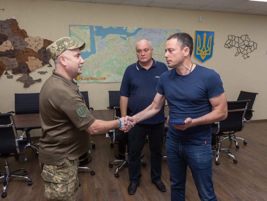 Мер Кам’янського отримав нагороду за підтримку військових